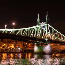 Budapeste: Jantar à luz de velas em um cruzeiro fluvial com música ao vivo