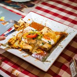 Budapeste: passeio gastronómico com vinho - vinhos, grupo pequeno e guia local
