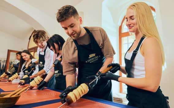 Budapeste: Workshop de bolo de chaminé tradicional (Kürtőskalács)