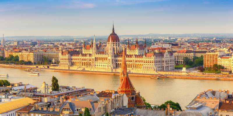Áreas seguras para caminhadas à noite às margens do Danúbio em Budapeste