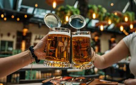 Budapeste: experiência em BierGarten com jantar e música ao vivo