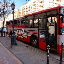 Passeio de autocarro privado com cerveja ilimitada em Budapeste