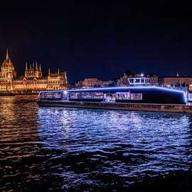 Budapeste: Cruzeiro turístico pelo rio Danúbio com guia de áudio