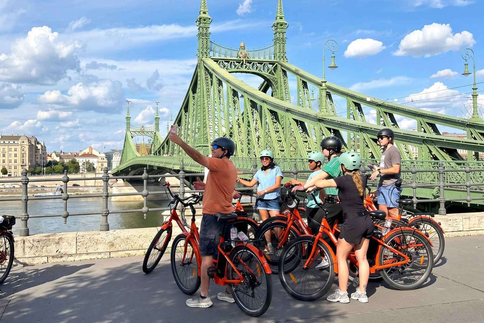 Budapeste: passeio histórico de bicicleta de 2,5 horas com guia local