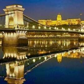 Budapeste: passeio privado de luxo pela cidade num Porsche Taycan elétrico